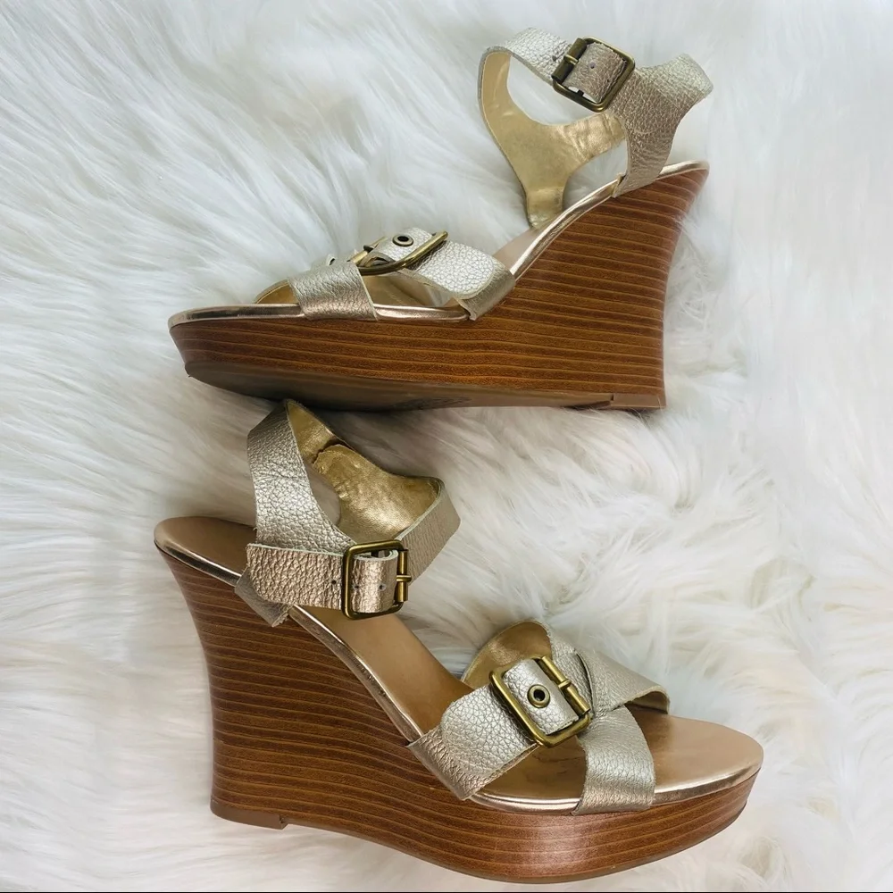 Banana Republic Champagne Colored Strappy Wedges